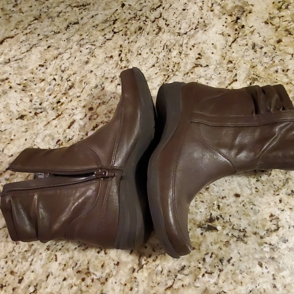 HUSH PUPPIES CHOCOLATE BOOTS SIZE 6N. LIGHT WEIGHT - Picture 5 of 8